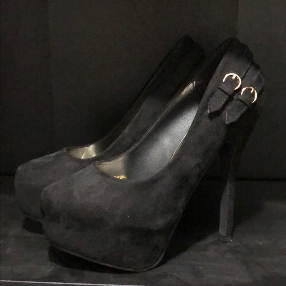 Size 8.5 black suede heels